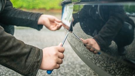 Kennzeichen geklaut: Warum das für Sie teuer wird
