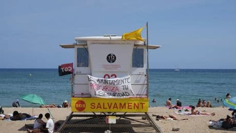 Los socorristas en huelga de Barcelona cierran todas las torres de vigilancia como nueva medida de protesta