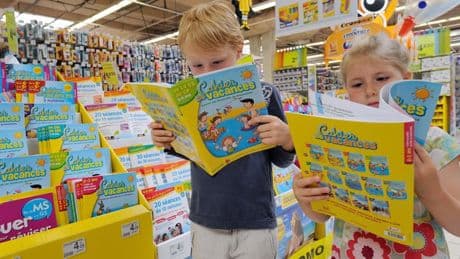 Niveau, thème, éditeur... Comment bien choisir un cahier de vacances pour votre enfant?