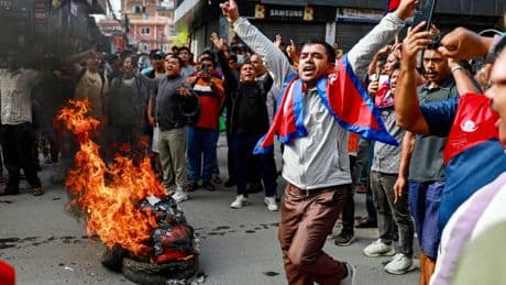 Netzwerksperren aufgehoben: Kein Ende der Proteste in Nepal