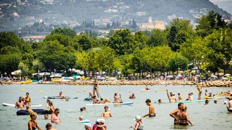 LIVE | Vijf badgasten komen vermoedelijk door extreme hitte om in zuiden van Italië: temperaturen ver boven veertig graden