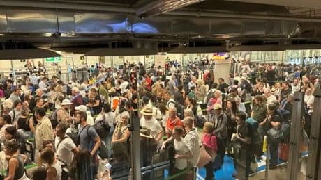 Caos en el aeropuerto de Madrid-Barajas por la saturación en el control de pasaportes
