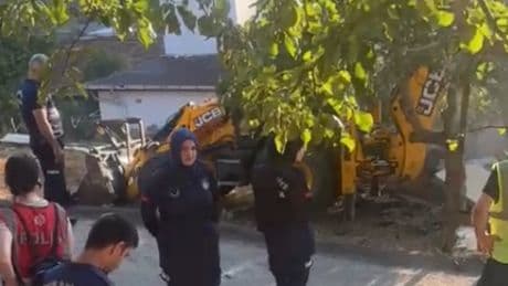 Topağacı’nda Belediye yıkım yaptı, temel hizmetler kesildi: Mahalle mücadeleye hazırlanıyor