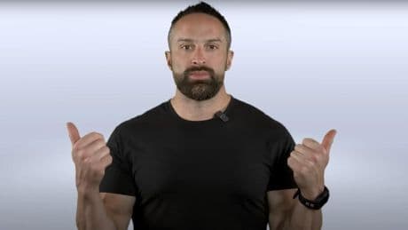 Layne Norton, experto en nutrición: "Si trabajas sentado, hacer esto 10 minutos reduce un 40% el riesgo de cáncer"