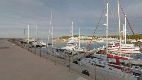 Muere apuñalado un hombre en una pelea en el Puerto Deportivo de Roda de Berà