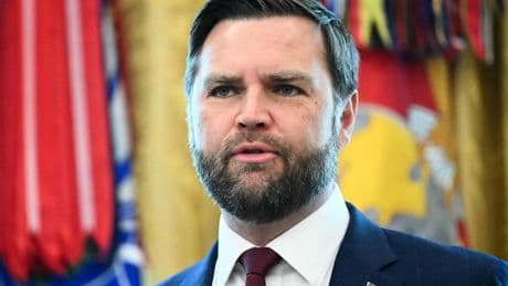 JD Vance beweert dat Tweede Wereldoorlog ’eindigde door onderhandelingen’: ’Angstaanjagende onzin’