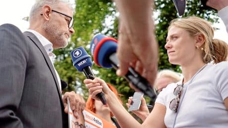 Schwangerschaftsabbrüche | Chefarzt klagt gegen Klinik: Arbeitsrecht wider die Moral
