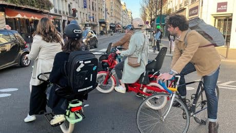 Familiaux, confortables et pratiques... Comment les vélos-cargos ont conquis les villes
