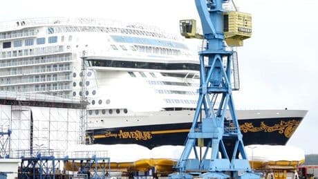 Schiffbau: Kreuzfahrtschiff "Disney Adventure" ist ausgedockt
