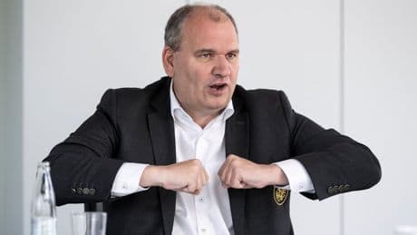 Nach Herz-Schock - So krempelte Eintracht-Boss Beck sein Leben um