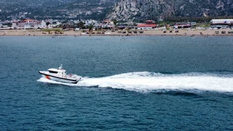 Bayramda havalar ısındı, Hataylılar sahilleri doldurdu