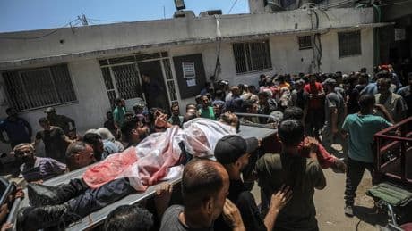 Gaza, al via l'attacco aereo e terrestre di Israele a Deir al-Balah. Migliaia in fuga