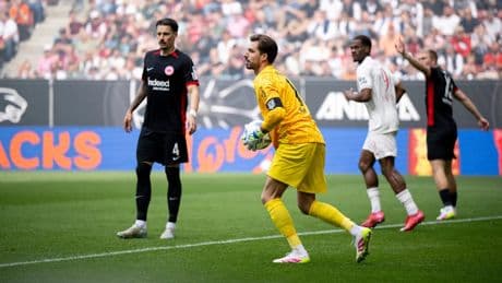 Vier Fünfer bei Eintracht - Diese Note bekommt Trapp beim Frankfurt-Comeback!