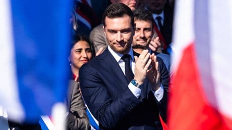 Bardella aux obsèques d'un pape diabolisé par l'extrême droite