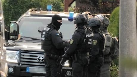 Sollen an Schießübung teilgenommen haben – LKA nimmt mutmaßliche „Reichsbürger“ fest