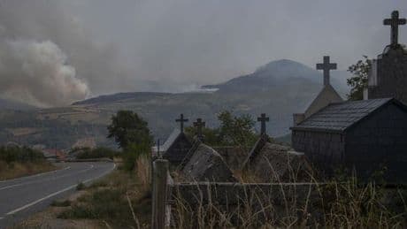 Cuatro incendios arrasan 3.700 hectáreas en el Macizo Central de Ourense: el de Chandrexa ya quema 3.000