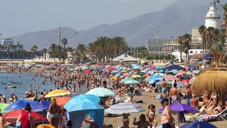 España bate récord con 11 millones de turistas pero julio empieza a mostrar síntomas de ralentización