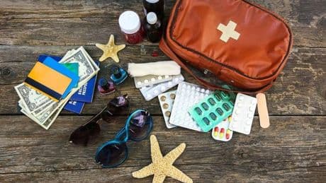 Si te vas de vacaciones, llévate al médico