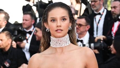"Wie ist sowas legal?": Mats Hummels' Freundin Nicola wird zum Hingucker in Cannes