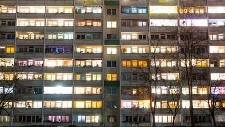 Jugendliche in Wohnungsnot: Studierende und Azubis mit Wohnkosten häufig überbelastet