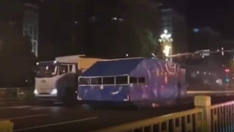 Mysteriöse Panzer rollen durch Peking - Vorbereitung für Parade am 3. September?