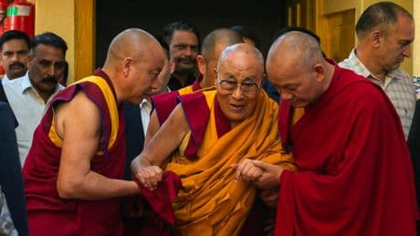 Le dalaï-lama entretient le doute sur sa réincarnation pour contrer Pékin dans un Tibet en sursis
