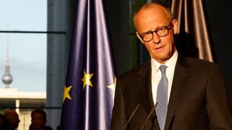 Allemagne: le nouveau chancelier Friedrich Merz arrive à Paris fragilisé après son camouflet au Bundestag