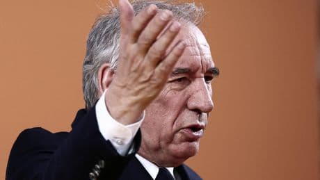 EN DIRECT - François Bayrou s’explique, le PS prêt à gouverner, le RN largement en tête des sondages... une rentrée politique sous tension