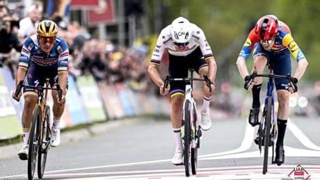 El danés Skjelmose demuestra que Pogacar y Evenepoel son humanos