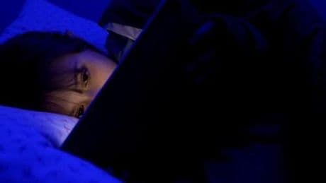 El 'jet lag' social de los adolescentes: "Un 24% tiene peor rendimiento académico por ir a dormir más tarde en fines de semana"