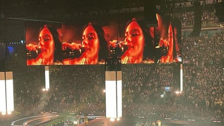 Billie Eilish vuelve a emocionar Barcelona en un concierto ritual