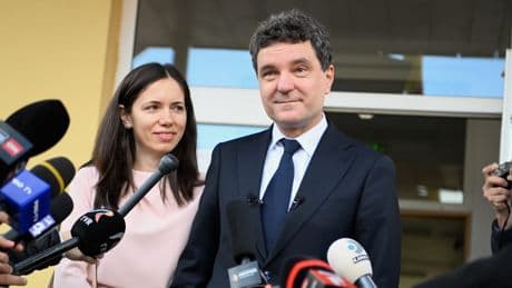 Präsidentschaftswahl in Rumänien - Europa-Freund Nicusor Dan liegt vorn