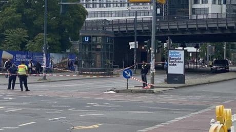 Unfall an der Jannowitzbrücke – LKW erfasst Radfahrer