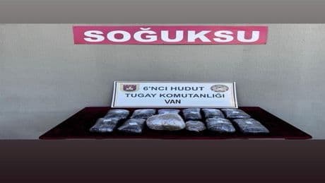 Mehmetçik, İran sınırında 6,7 kilogram uyuşturucu ele geçirdi