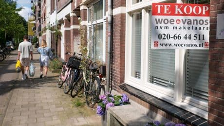 Verkoopgolf huurwoningen duwt huizenprijzen in Amsterdam omlaag: gaan we nu in de rest van het land ook minder betalen?