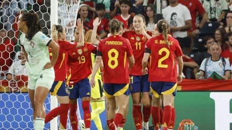 España aplasta a Portugal en su debut tras una gran primera parte y muestra su candidatura a la Euro