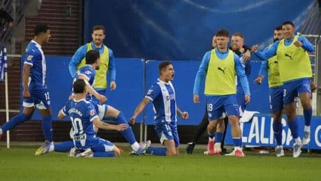 El Alavés se aferra a sus opciones ante una Real sin chispa