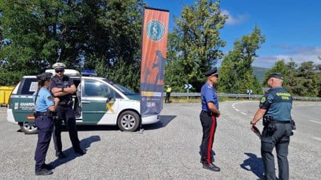 Maud, Robin y Jessica: los policías extranjeros que patrullan este verano con la Guardia Civil en Alicante