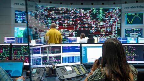La sala de control de Red Eléctrica el 28-A: "Oscila mucho. Es la fotovoltaica... Es la solar, por precio... Es un tema nuestro"