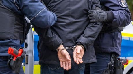 Prostitution Minderjähriger: Verdacht auf Zwangsprostitution: Drei Menschen verhaftet