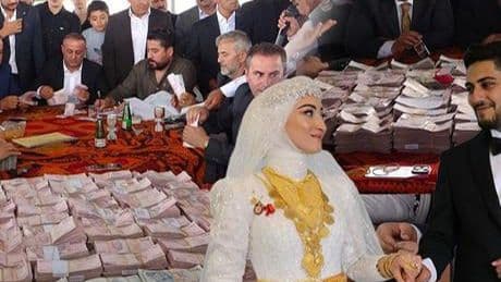 8 bin kişi katıldı! Geline kilolarca altın damada milyonlarca lira takıldı
