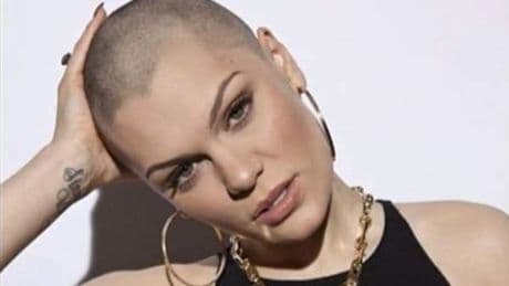 Jessie J anuncia que tiene cáncer de mama 2 años después de nacer su hijo: &quot;Es horrible, pero me aferro a la palabra &#039;a tiempo&quot;