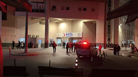 Hastane otoparkına dalan tırın şoförü alkollü çıktı, araçta uyuşturucu madde bulundu