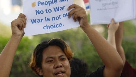 Tailandia y Camboya continúan con las hostilidades pese a las llamadas a un alto el fuego