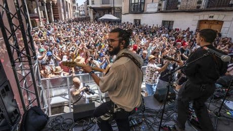 Los pediatras advierten del grave riesgo de daño auditivo en niños expuestos a conciertos