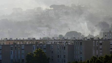 Großeinsatz der Feuerwehr: Feuer in Marseille noch nicht gelöscht - 110 Leichtverletzte