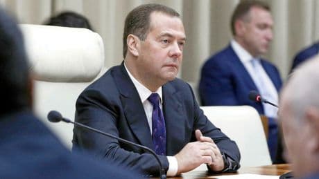 « La main morte » : qu’est-ce que ce système évoqué par l’ex-président russe Medvedev ?