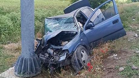 Afyonkarahisar’da otomobil yön tabelasına çarptı: 1 kişi hayatını kaybetti