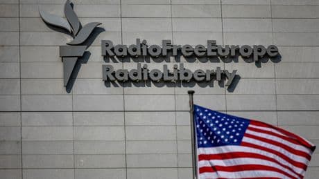 Après le lâchage de Donald Trump, la Commission européenne vole au secours de Radio Free Europe