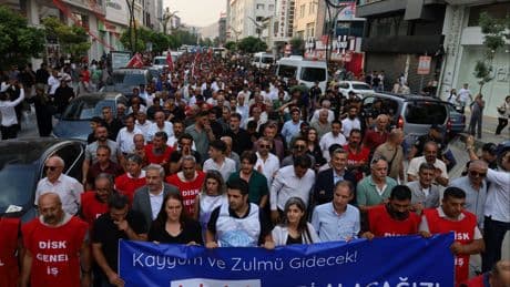 Van’da kayyımın işten çıkardığı 223 belediye işçisi için yürüyüş